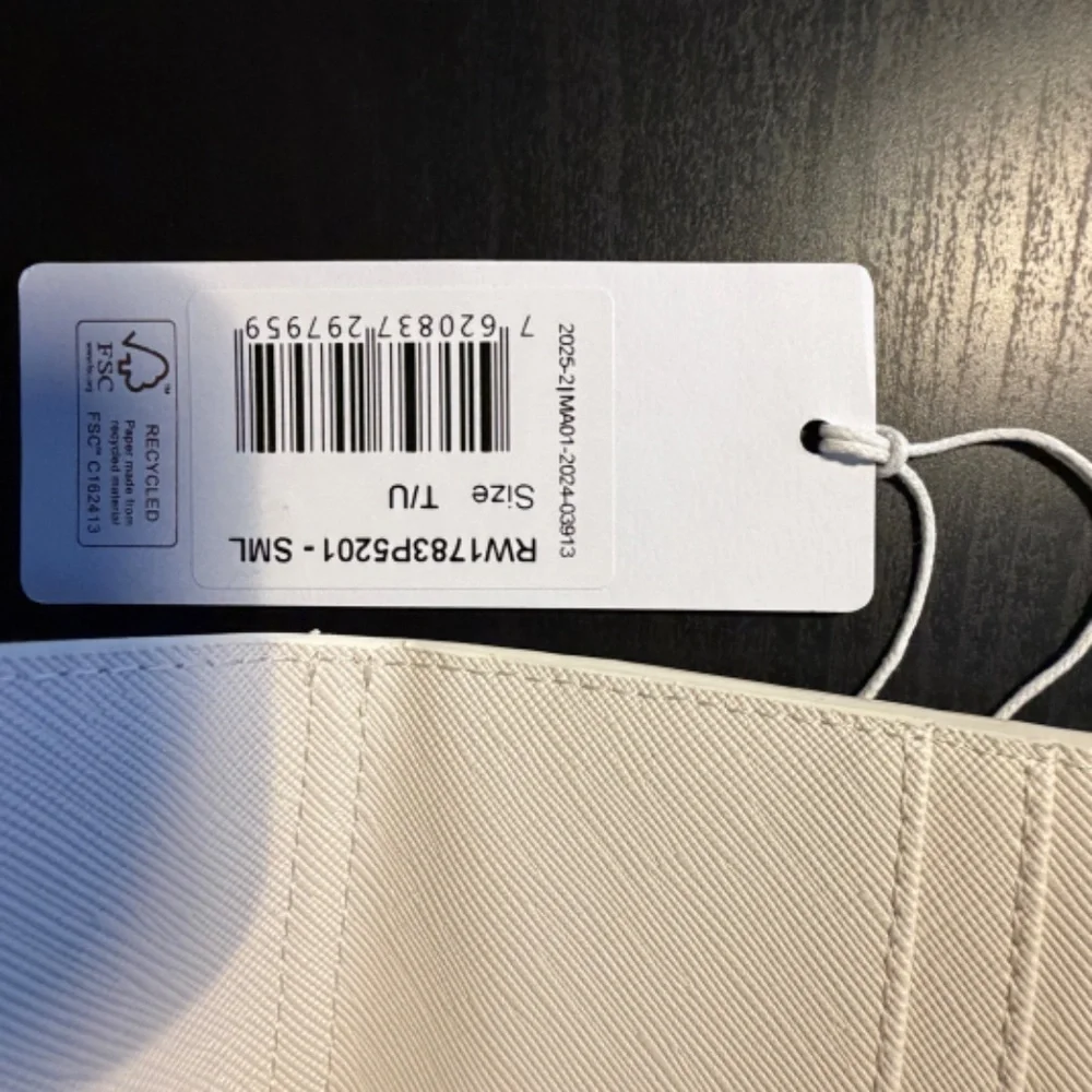 Guess Laurel Saffiano credit card case - NWT